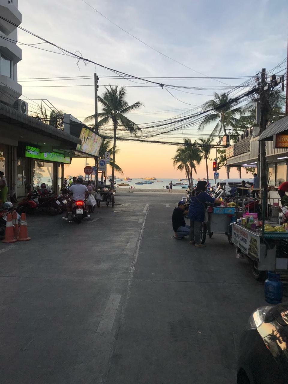 Encore Sea View Pattaya Buitenkant foto